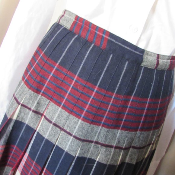 SALE Vintage Traditional Preppy Style Pleated Plaid Skirt Navy Cranberry Gray - Picture 1 of 4